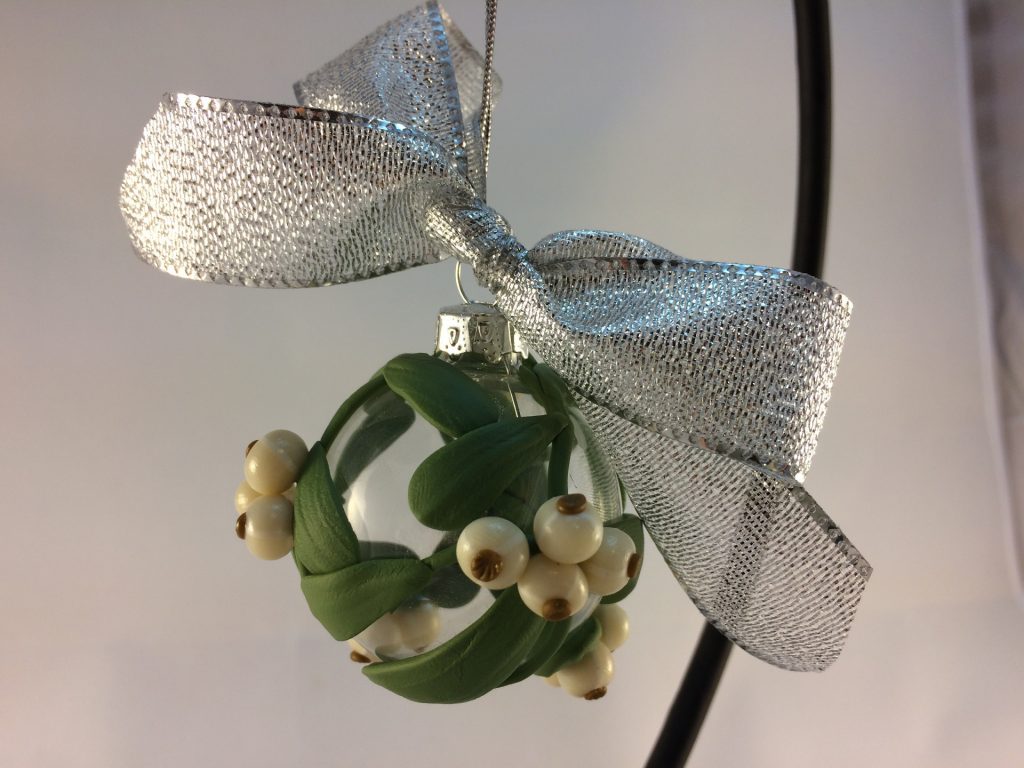 mistletoe-ball-2